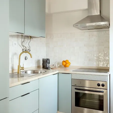 Stunning Views | Chic Apartamento Lisboa