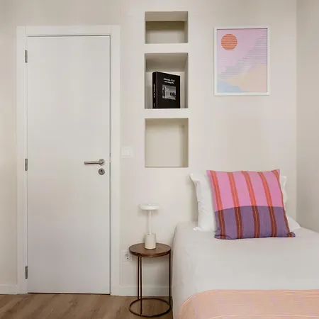 Stunning Views | Chic Apartamento