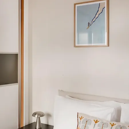 Stunning Views | Chic 아파트