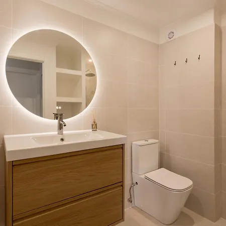 Stunning Views | Chic Appartamento Lisbona